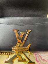 Load image into Gallery viewer, LOUIS VUITTON 00&#39;s Chain Louise Pochette Shoulder Bag