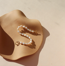 Load image into Gallery viewer, Pearl Muse Toggle Bracelet: 14k Gold Fill / 6.5"