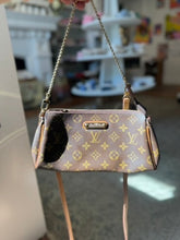 Load image into Gallery viewer, LOUIS VUITTON Monogram Eva Clutch