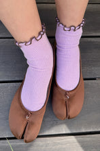 Load image into Gallery viewer, The Petite Ruffle Sock: Lilac / Brown