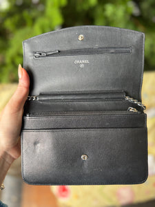 CHANEL 00's Chanel Pochette Caviar Wallet on Chain