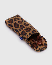 Load image into Gallery viewer, Puffy Glasses Sleeve - Leopard