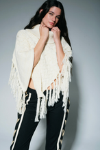Load image into Gallery viewer, Nahuel Poncho: Cream