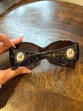 Load image into Gallery viewer, Judith Leiber Cameo Sunnies (as is)