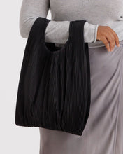 Load image into Gallery viewer, Pleated Baggu - Black