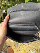Load image into Gallery viewer, CHANEL 00&#39;s Chanel Pochette Caviar Wallet on Chain