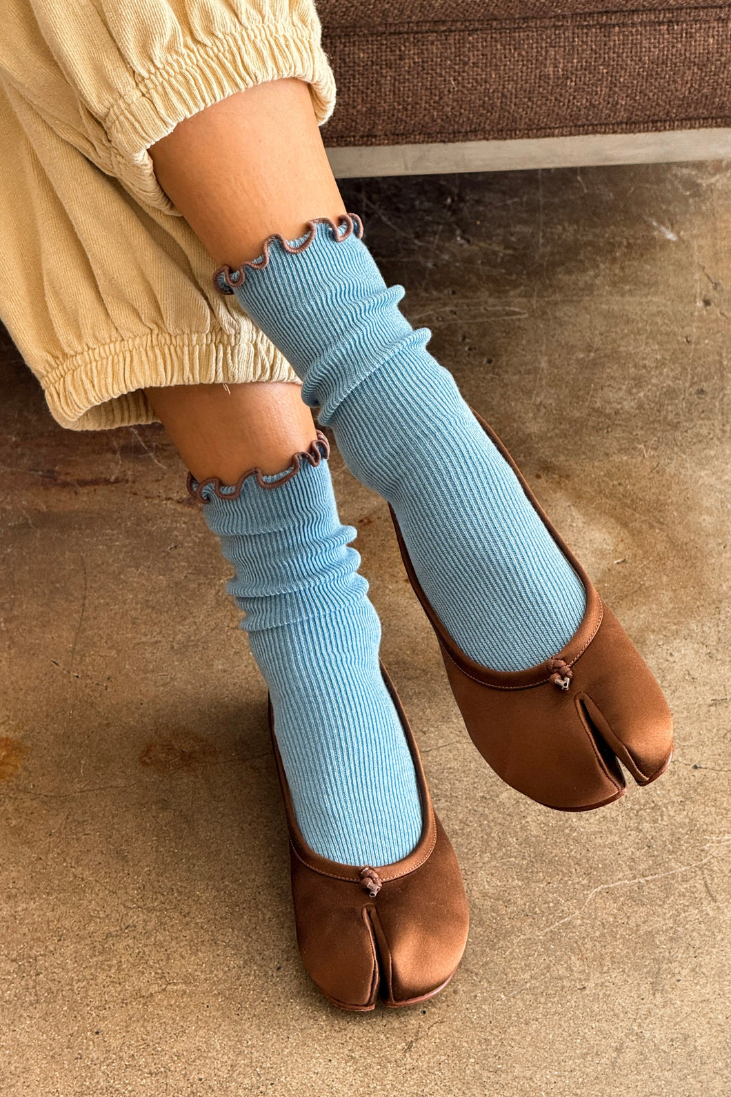 Ruffled Modal Socks: Powder Blue / Brown Edge