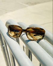 Load image into Gallery viewer, The Stone Echo - Sand Bio / Golden Brown Gradient