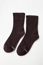 Load image into Gallery viewer, Breezy Sneaker Socks: Dark Cacao