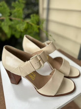 Load image into Gallery viewer, Ferragamo Cream Leather Sandal [7]