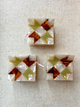 Load image into Gallery viewer, Ribbon Quilt Claw: XS