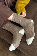 Load image into Gallery viewer, Wool Waffled Socks: Brown / Oatmeal