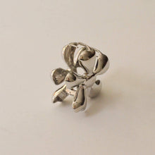 Load image into Gallery viewer, Flower Metal Hair Claw Clip | Silver
