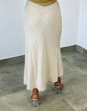 Load image into Gallery viewer, Bia-cut Linen Skirt: White