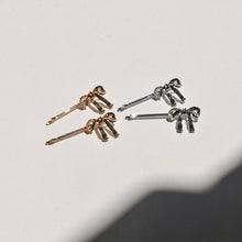 Load image into Gallery viewer, Ribbon Metal Hair Bobby Pins | Gold
