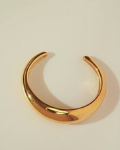 Load image into Gallery viewer, Wallace Bangle: Gold