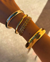 Load image into Gallery viewer, Enza Small Bangle: Gold