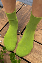 Load image into Gallery viewer, Sneaker Socks: Matcha