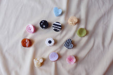 Load image into Gallery viewer, Button Mini Claw Set: Pastel