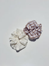 Load image into Gallery viewer, STRIPE BUBBLE SCRUNCHIES: SAND