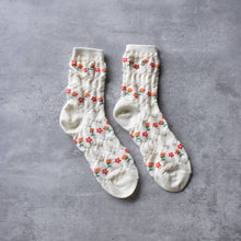 Load image into Gallery viewer, Floral Wrinkle Socks: Cream