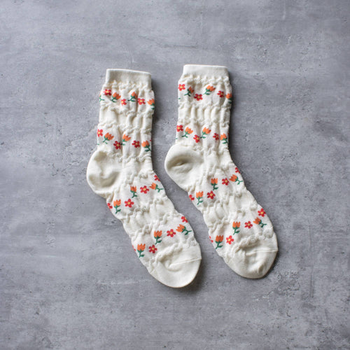 Floral Wrinkle Socks: Cream