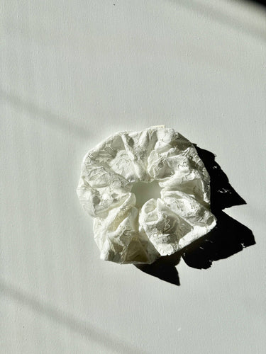 LACE SCRUNCHIES: CLOUD