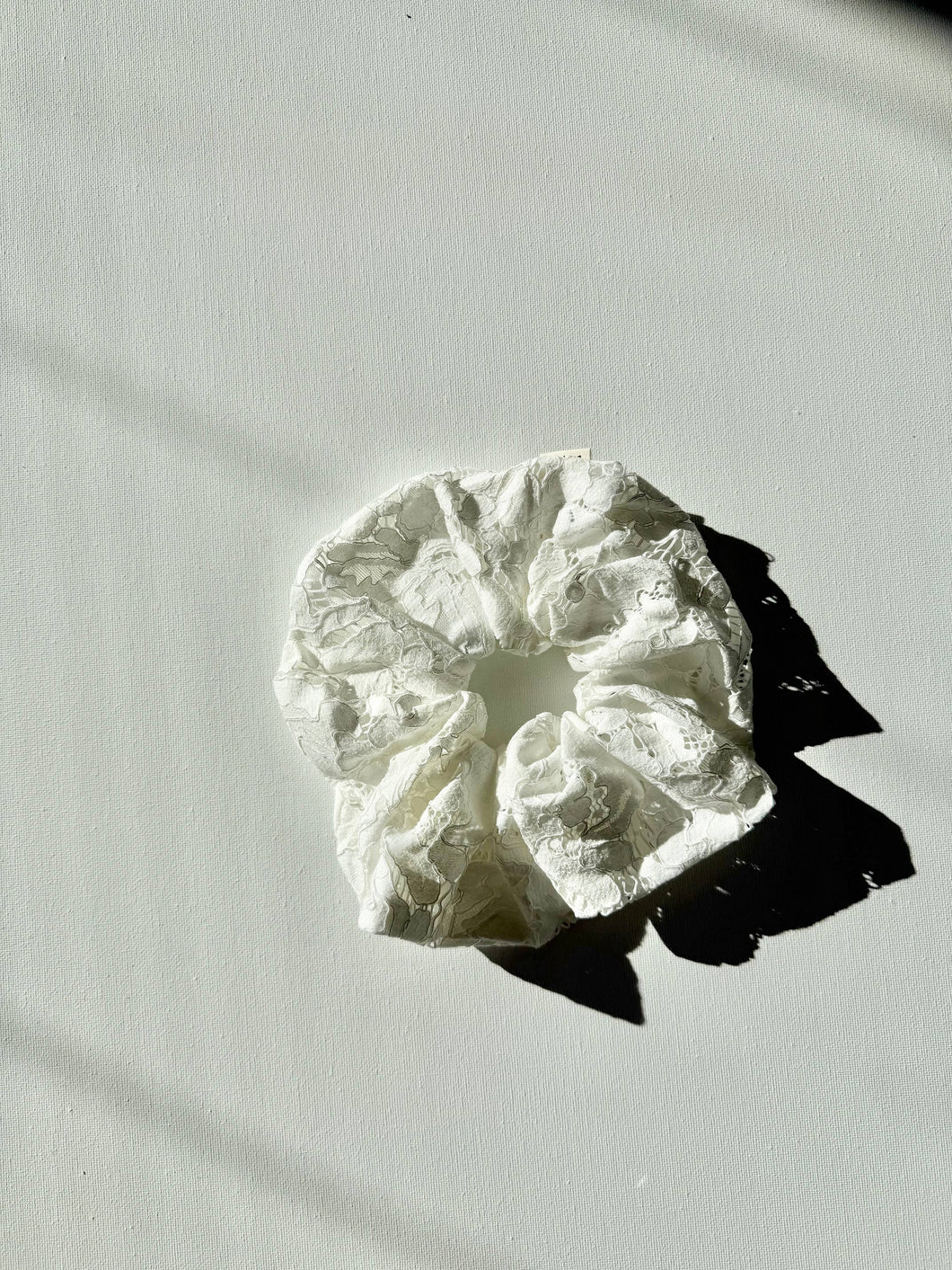 LACE SCRUNCHIES: CLOUD
