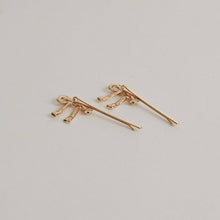 Load image into Gallery viewer, Ribbon Metal Hair Bobby Pins | Gold
