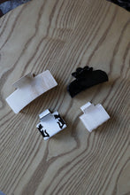 Load image into Gallery viewer, Pia Clip - Western Porcelain