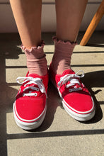 Load image into Gallery viewer, Ruffled Hugger Crew Socks: VANILLA / RED