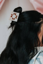 Load image into Gallery viewer, Cinnamon Quilt Claw